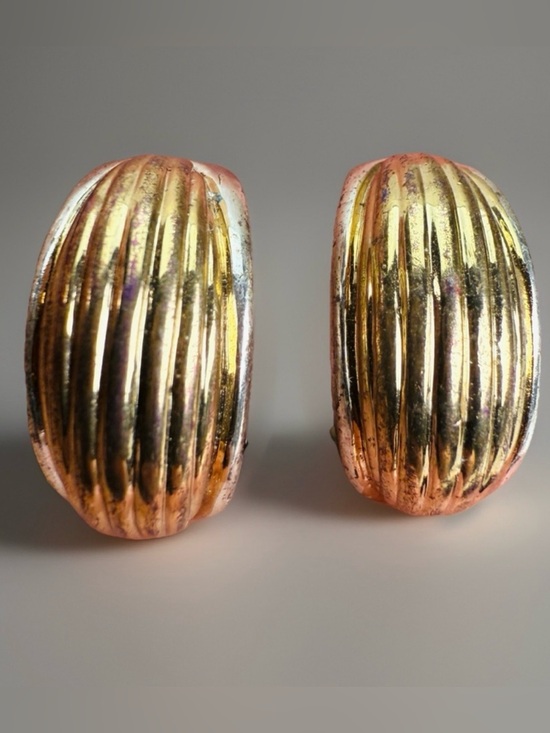 Jewelry - Vintage weighted, two tone, goldtone, silvertone, ribbed clip on earrings